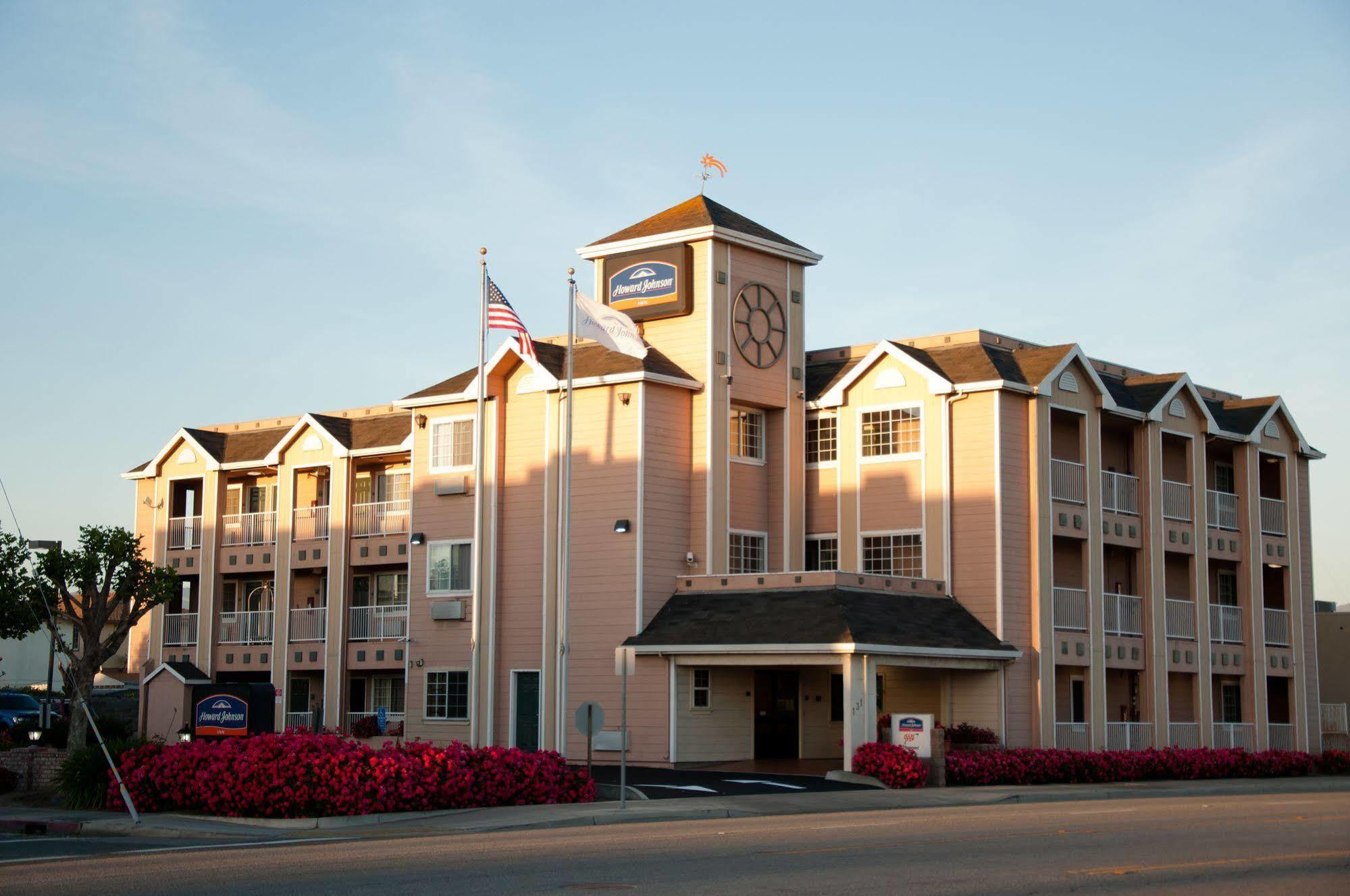 Howard Johnson By Wyndham Salinas Hotel Exterior photo